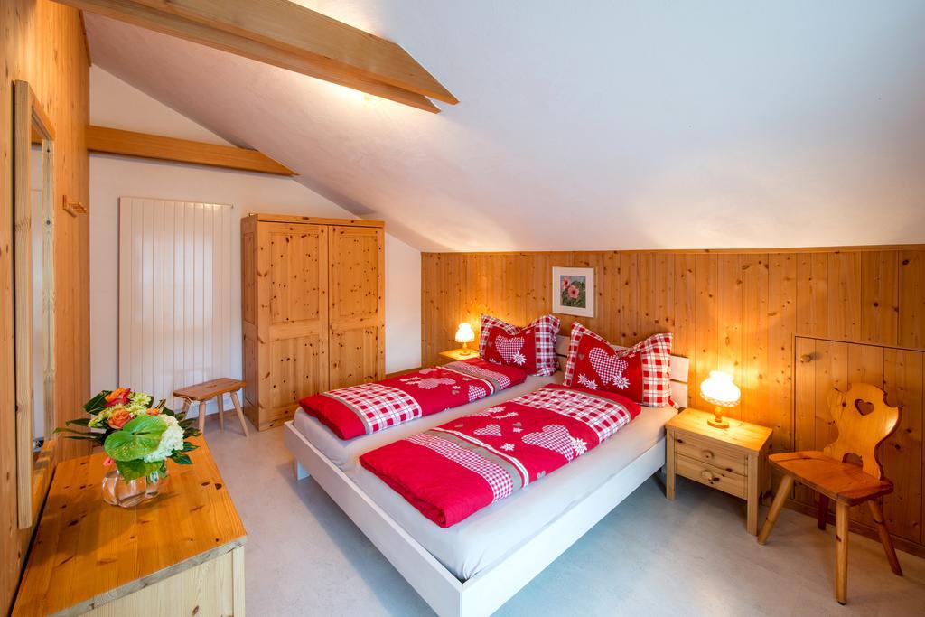 Ferienwohnungen Muntschi Andeer Quarto foto