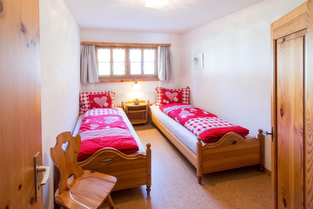 Ferienwohnungen Muntschi Andeer Quarto foto